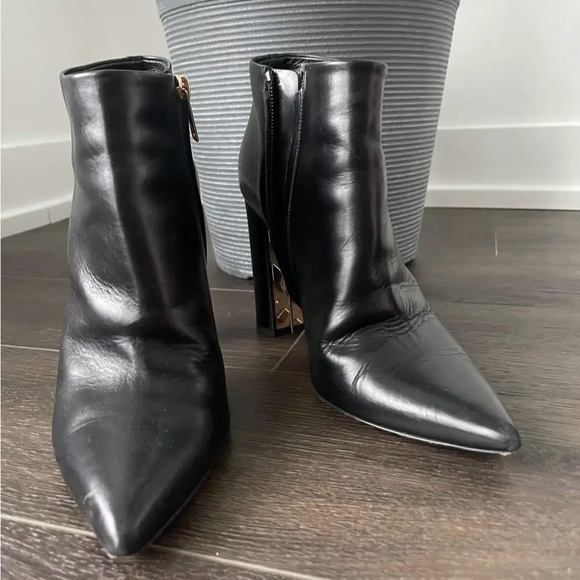 Burberry Black leather ankle boots with gold zipper detail #boots - Picture 2 of 5